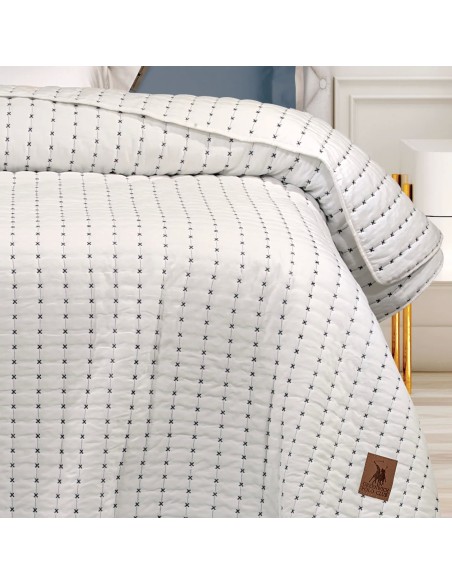 Greenwich Polo Club Essential Seri King Yatak Örtüsü 3464 - Beyaz Renk, %100 Mikrofiber, Monokrom Nakışlı, 230x250 cm